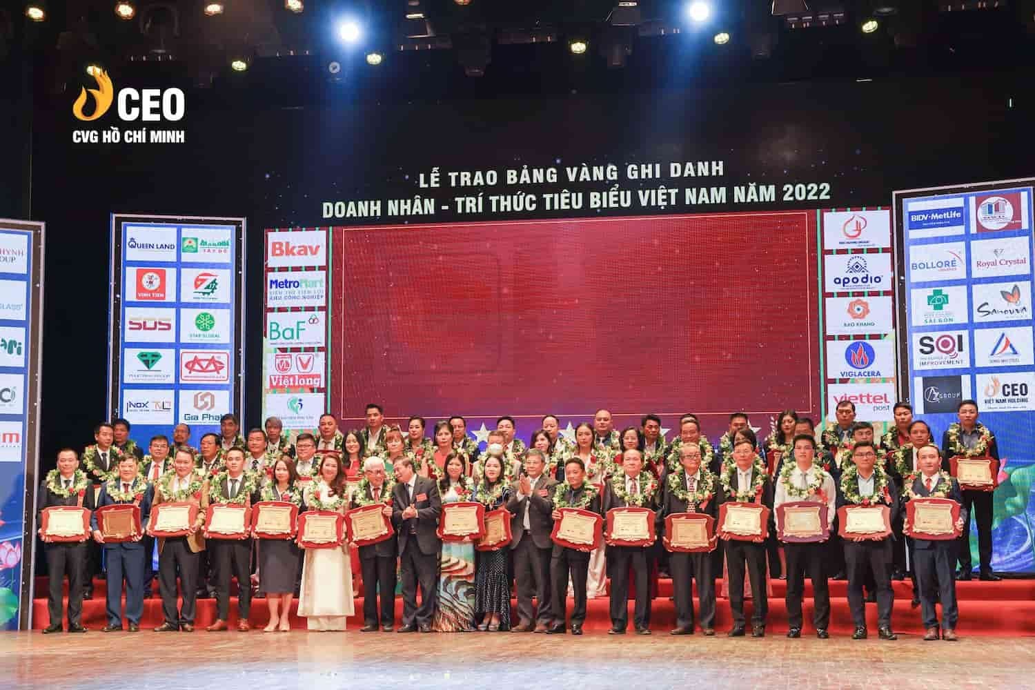 Lễ trao bảng vàng doanh nhân 2022